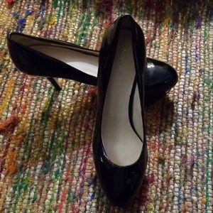 Nine West black patent leather platform pumps